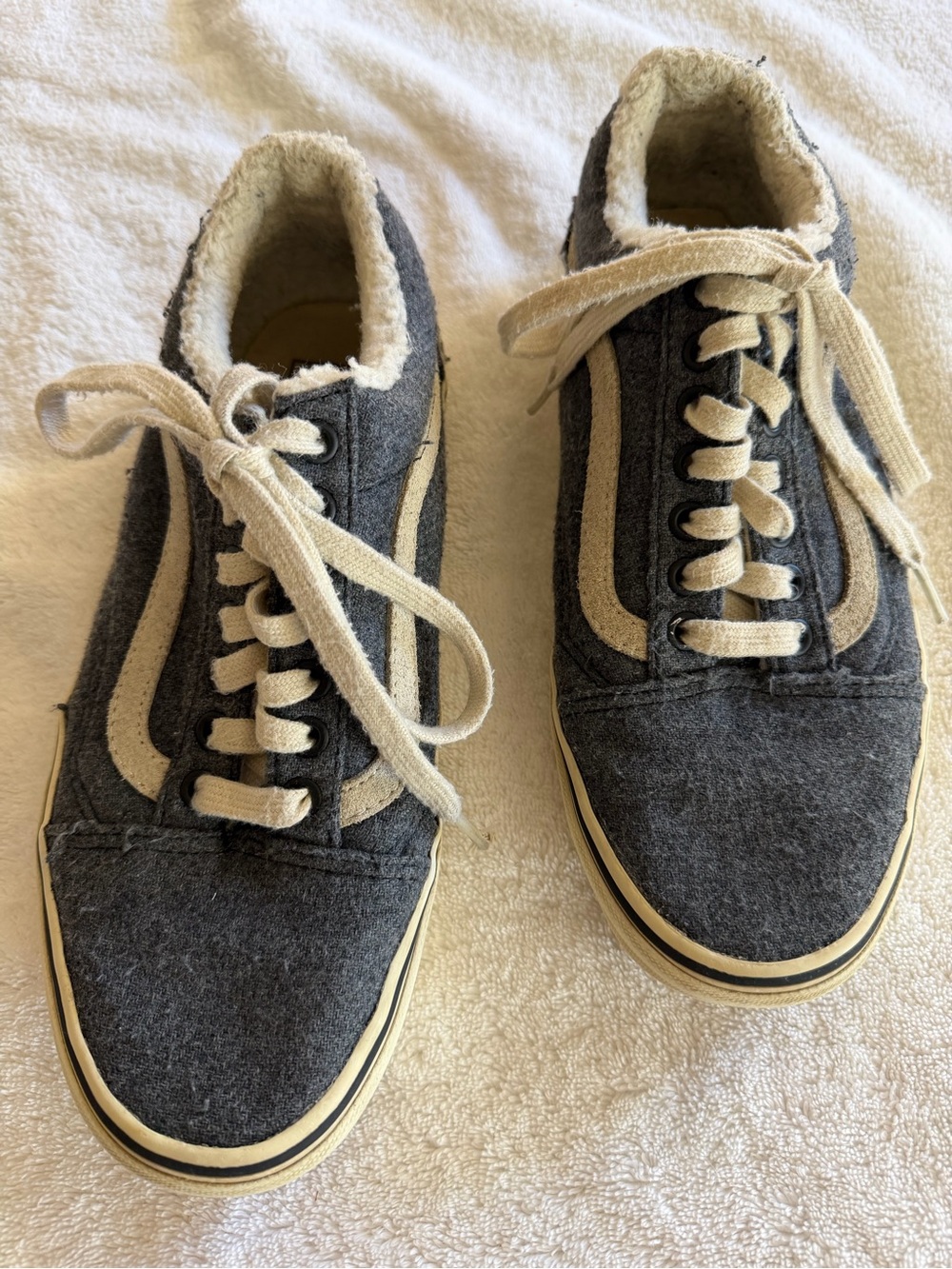 Vans Charcoal Gray Sneakers with shearling Accents 7.5 men / 9 women